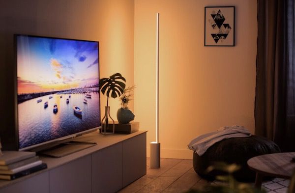 Philips Hue Gradient Signe Stehleuchte inkl. Dimmschalter für 229,98€ (statt 292€)