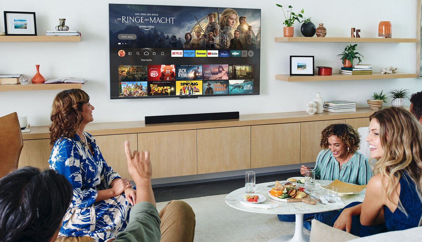 Amazon Fire TV 4  65 Zoll smart Omni QLED TV für 799,99€ (statt 900€)