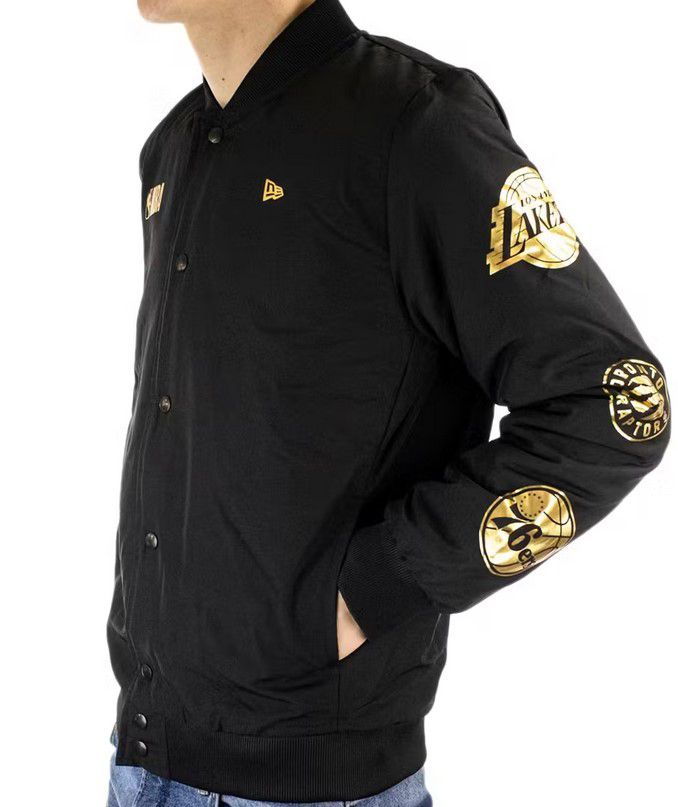 New Era NBA Logo Herren Bomberjacke für 44,98€ (statt 145€)