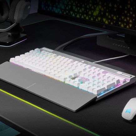 Corsair K70 RGB PRO mechanische Gaming-Tastatur in Weiß/Silber für 134,99€ (statt 206€)