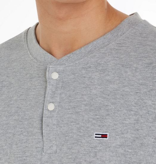 Tommy Jeans TJM Waffle Henley Snit Langarmshirt ab 22,54€ (statt 39€)