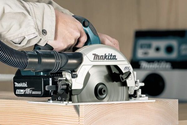 Makita Set mit Bohrschrauber, Winkelschleifer, Kreissäge, Akkus uvm. für 779€ (statt 849€)