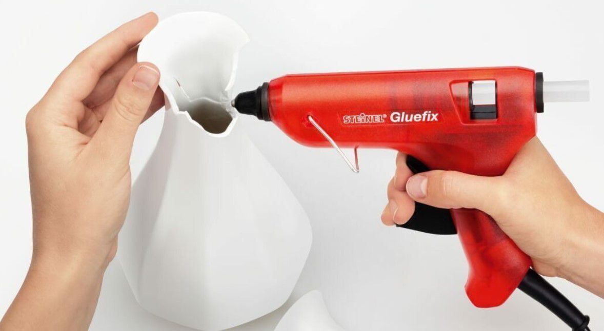 Steinel Gluefix Heißklebepistole + 10 Klebesticks für 17,99€ (statt 22€)