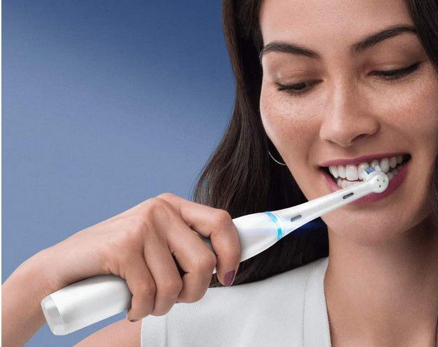 Oral B iO Series 7 eZahnbürste White für 84,99€ (statt neu 160€)  BWare