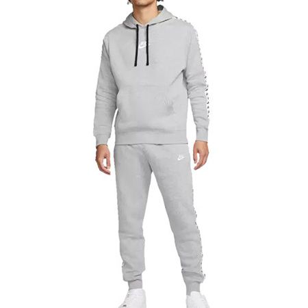 Nike Sportswear Sport Essential Club Fleece GX Trainingsanzug für 59,99€ (statt 70€)