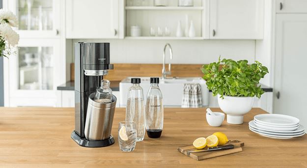 Sodastream DUO Titan   1 Kunststoff  & 3 Glasflaschen + Zylinder für 92,43€ (statt 121€)