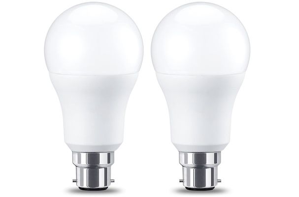 2 x Amazon Basics B22 warmweiße LED Lampe mit 10.5W für 7,87€ (statt 11€)