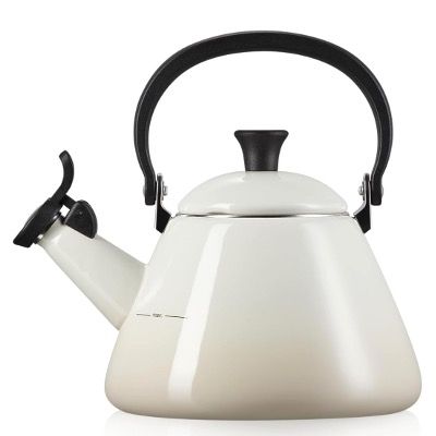 LE CREUSET Kone Wasserkessel 1.6l in Meringue Weiß für 74,99€ (statt 98€) – Pink 64,99€
