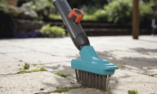 Gardena combisystem Fugenbürste M mit Kratzkante für 11,99€ (statt 15€)