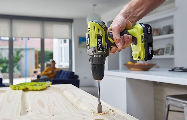 Ryobi 18V ONE+ Akku Bohrschrauber + 2 Akkus + Ladegerät für 99€ (statt 130€)