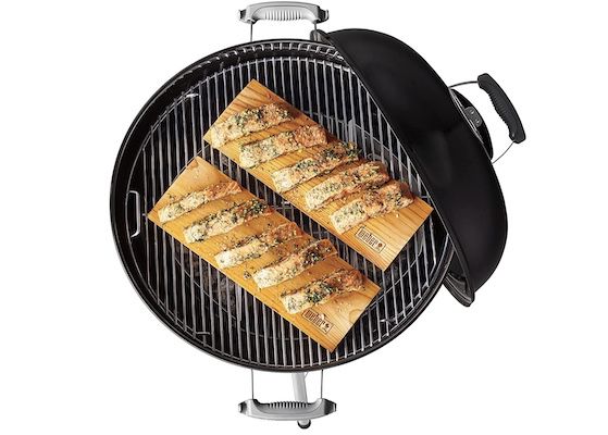 Weber Classic Kettle Grill mit Ø 57 cm für 119€ (statt 214€)