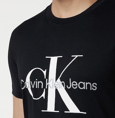 Calvin Klein Jeans Herren T Shirt Core Monologo Slim Fit für 24,40€ (statt 31€)   Prime