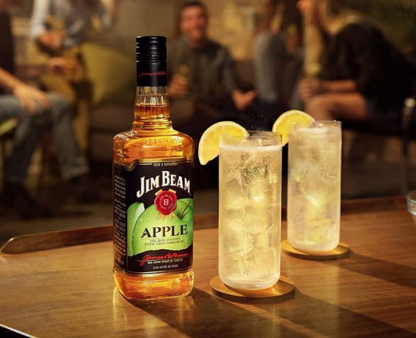 Jim Beam Apple Bourbon mit Apfel Likör, 0,7l für 11,99€ (statt 15€)