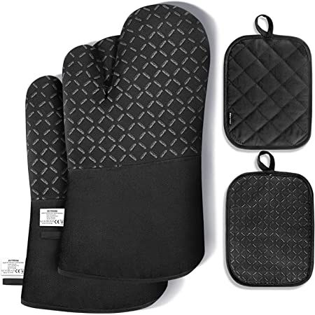 4er Set: Outdouse Ofenhandschuhe & Topflappen für 6,99€ (statt 12€)