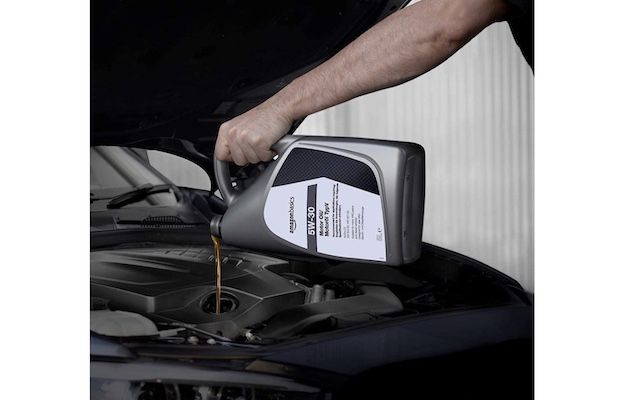 4L Amazon Basics 4 Takt Motorrad  und Gartengeräteöl 10W 40 für 22,25€ (statt 32€)