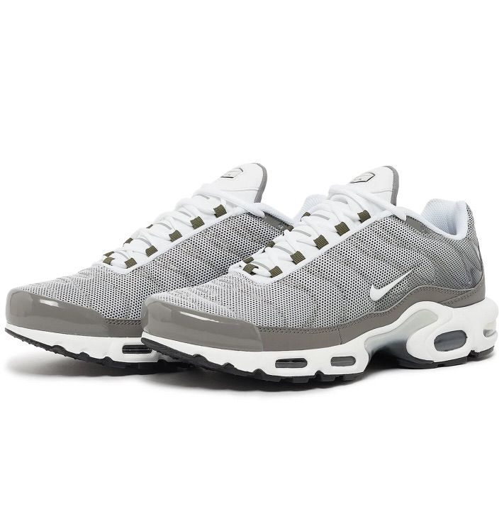 Nike  Air Max Plus SE Sneaker Flat Pewter für 133€ (statt 190€)