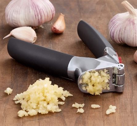 OXO Good Grips Knoblauchpresse für 14,99€ (statt 19€)   Prime