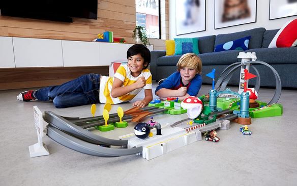 Hot Wheels Mario Kart Rennbahn Deluxe inkl. 2 Spielzeugautos für 43,99€ (statt 58€)