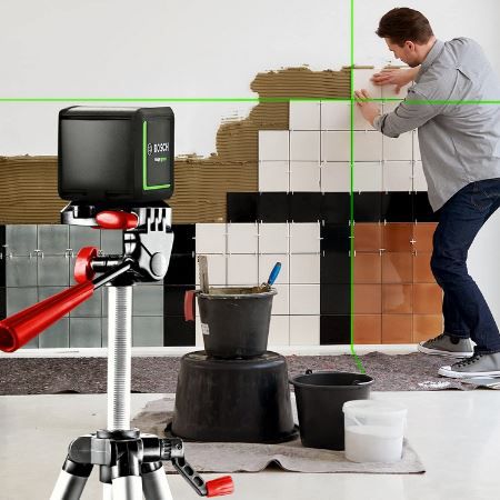 Bosch Quigo green Kreuzlinienlaser mit Stativ für 79,99€ (statt 100€)