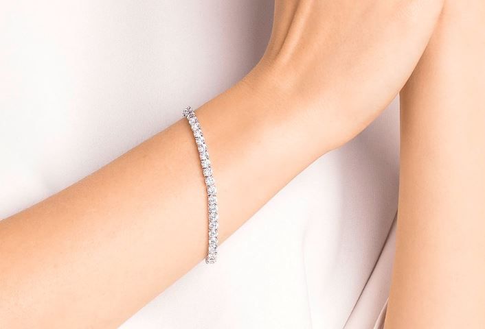 Swarovski Tennis Round Deluxe Armband für 102,90€ (statt 135€)