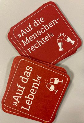 Bierdeckel Serie von PRO ASYL gratis abholen