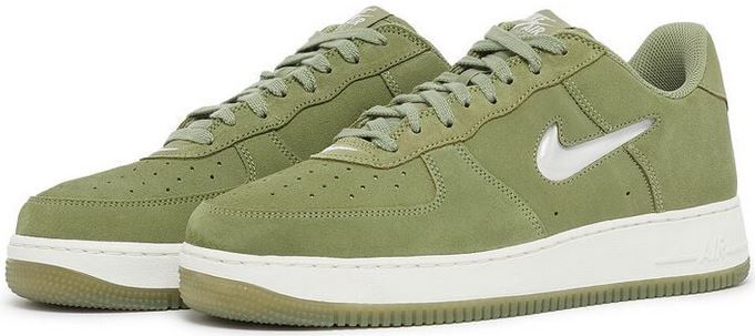 Nike Air Force 1 Low Retro Oil Green Sneaker für 105€ (statt 149€)