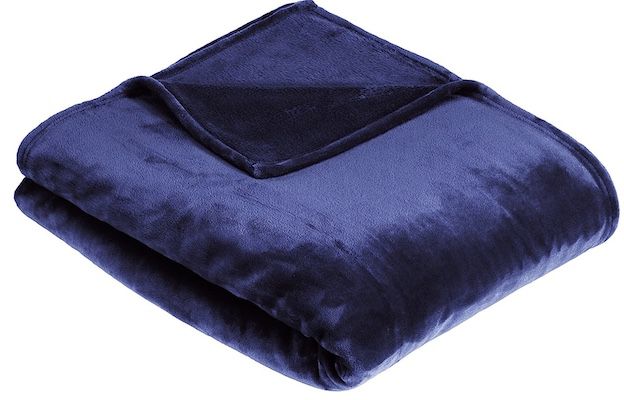 Amazon Basics   Kuscheldecke mit 168 x 229cm für 9,68€ (statt 19€)