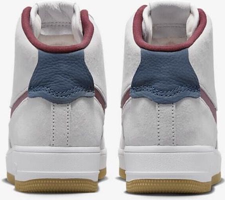 Nike Damen Sneaker Air Force 1 Sculpt aus Veloursleder für 47,45€ (statt 89€)