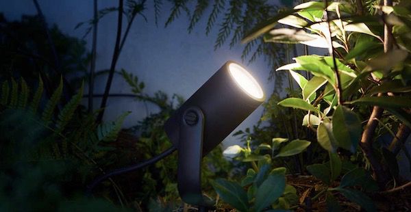 5x Philips Hue Lily Gartenstrahler + Bridge für 399,95€ (statt 462€)