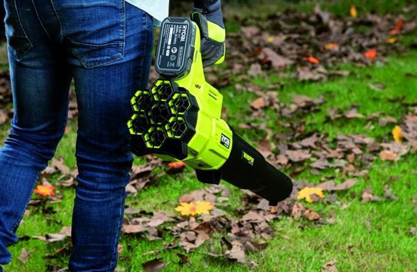 Ryobi RY18BLXB One+ HP Whisperer Akku Laubbläser für 95,99€ (statt 120€)