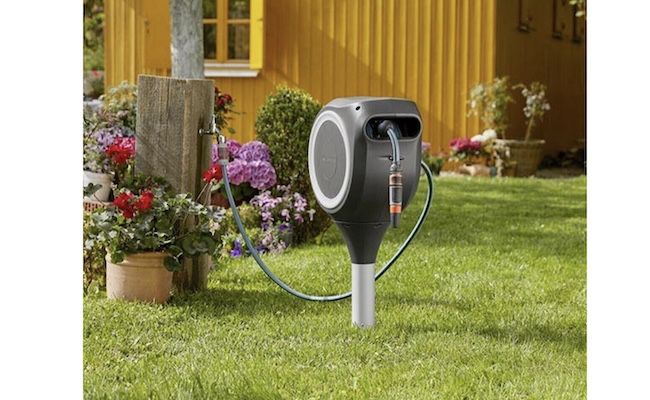 GARDENA Gar­ten Schlauch­box RollUp für 102,79€ (statt 128€)