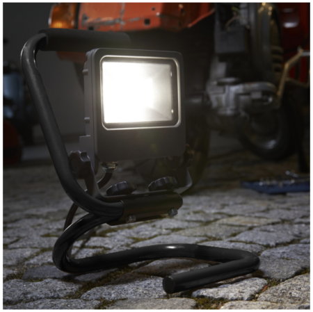 Ledvance LED Arbeitslicht mit Tripod Ständer für 24,99€ (statt 40€)