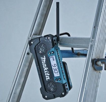 Makita MR052 12V CTX AM/FM Akku Baustellenradio für 44,90€ (statt 50€)