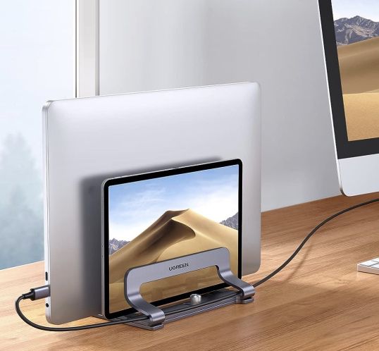UGREEN Vertikaler Laptop Ständer für 2 Geräte für 22,08€ (statt 26€)
