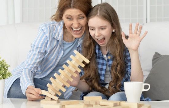 Wackelturm aus Holz Geschicklichkeitsspiel für 3,99€ (statt 8€)