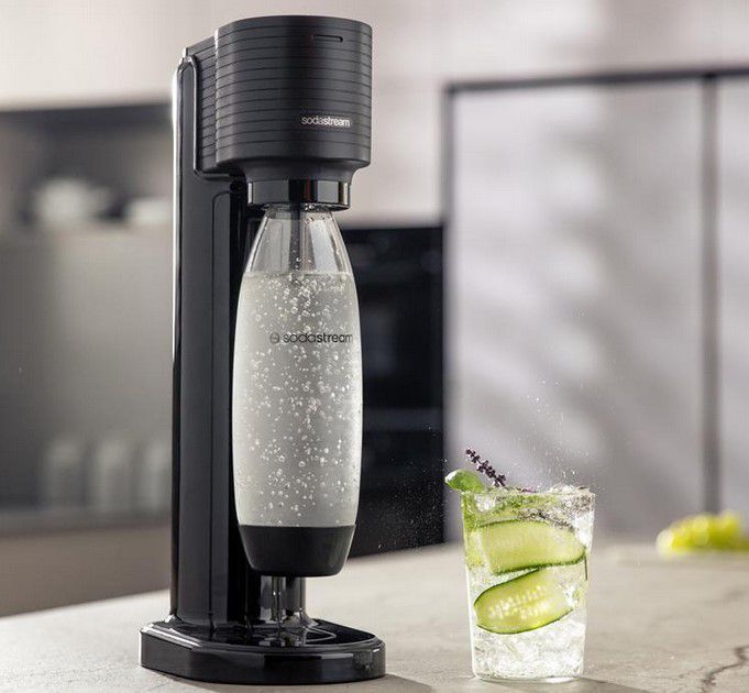 SodaStream Gaia Wassersprudler + CO2 Zylinder + 1l Flasche für 51,90€ (statt 57€)