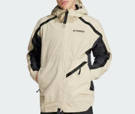 adidas Terrex Utilitas RAIN.RDY 2.5 Layer Regenjacke für 110€ (statt 154€)