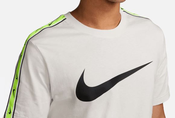 Nike Sportswear Repeat T Shirt in 3 Farben für je 14,99€ (statt 27€)