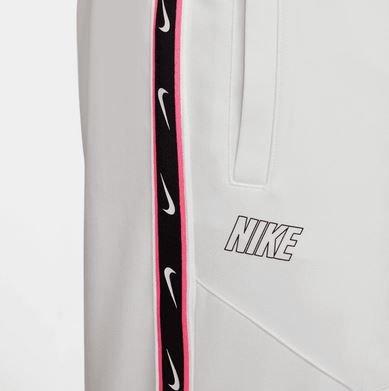 Nike Sportswear Repeat Jogginghose in 12 Designs für je 32,49€ (statt 50€)