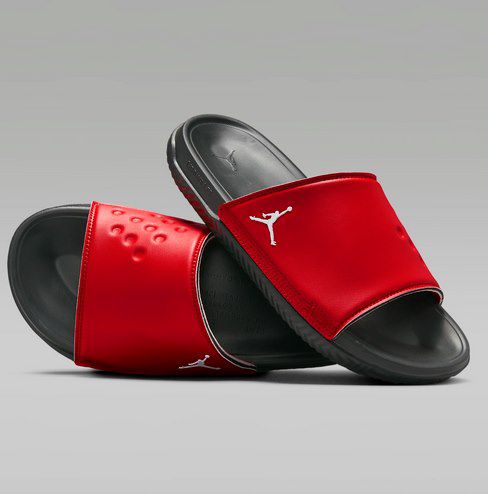 Nike Jordan Play Slides Badelatschen für 25,97€ (statt 43€)