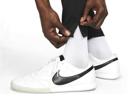 Nike Dri Fit Academy schwarze Herren Trainingshose für 24,99€ (statt 31€)