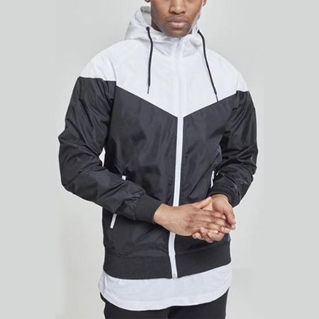 Urban Classics Pattern Arrow Windrunner Jacke für 32,49€ (statt 50€)