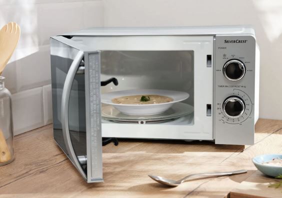 Silvercrest SMW 700 D3 Kitchen Tools Mikrowelle für 55,94€ (statt 76€)