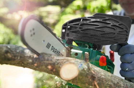 🪚Parkside PBBPS 700 A1 Benzin Baumsäge mit Anti Kickback für 71€ (statt 88€)