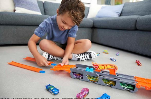 Hot Wheels HGH33 2 in 1 Rennbahn Transporter für 28,48€ (statt 42€)