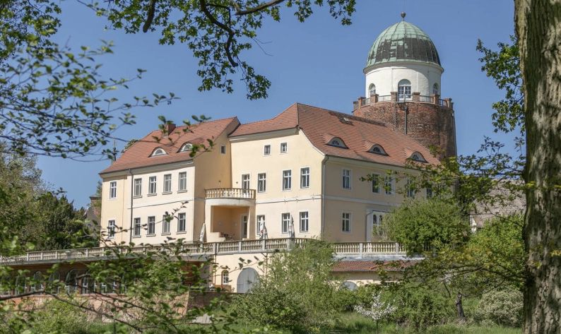 2 ÜN im ahead Burghotel in Brandenburg inkl. veganem Frühstück & Sauna ab 114€ p.P.