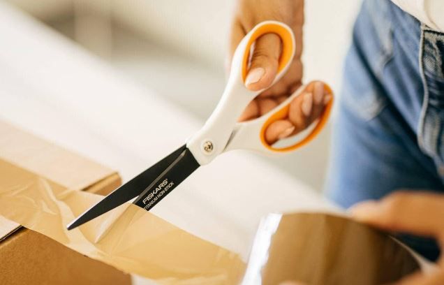 ✂️ Fiskars Antihaft Universalschere, 21 cm für 15,99€ (statt 23€)