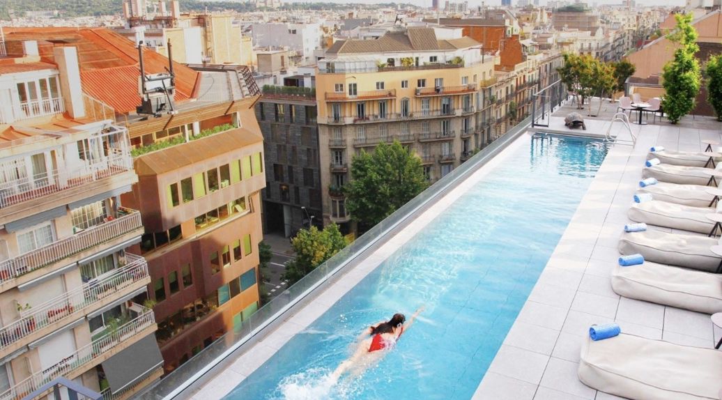 3 ÜN in Barcelona im 5* Hotel mit Dachpool inkl. Frühstück & Flug ab 349€ p.P.