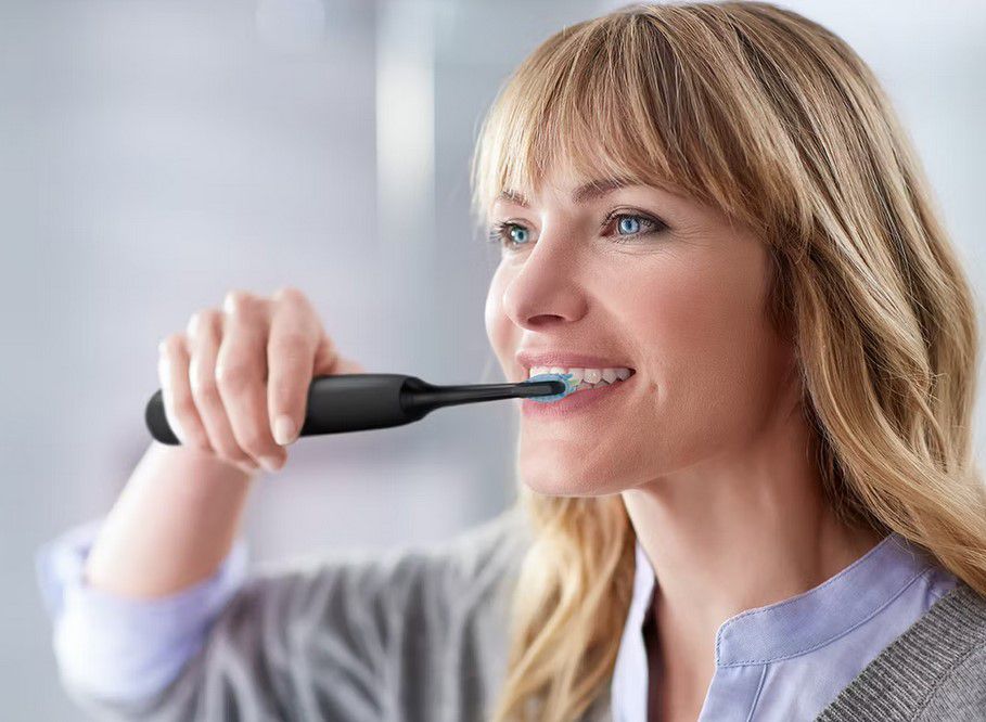Philips HX6830/35 Sonicare eZahnbürste für 105,90€ (statt 129€) +4 Bürstenköpfe