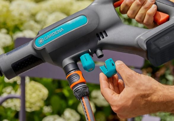 Gardena AquaClean 24/18V P4A Akku Mitteldruckreiniger für 109€ (statt 135€)